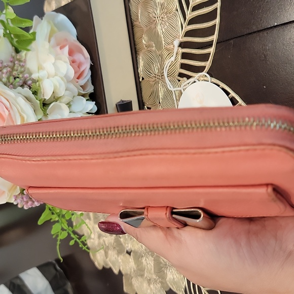 Authentic Chloe zippy wallet - Picture 5 of 10